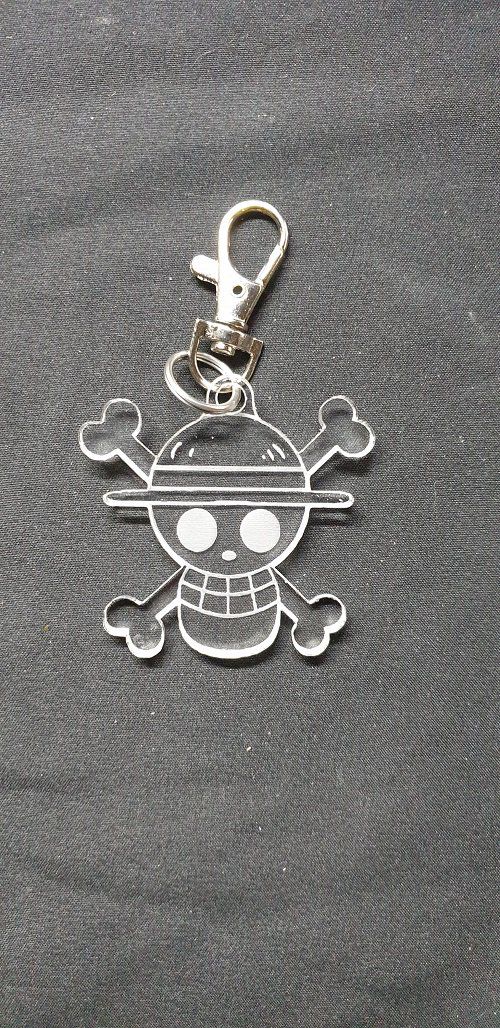 Grav'stylé: Porte-clés Tête de mort One Piece, cadeau, médaillon